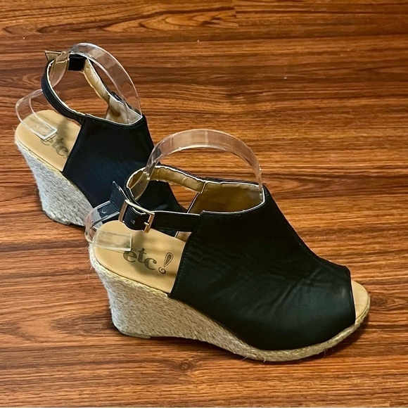 Rue21 ETC! Black Faux Leather Peep Toe Platform Wedge Sandals Size 6/7 - Picture 2 of 9